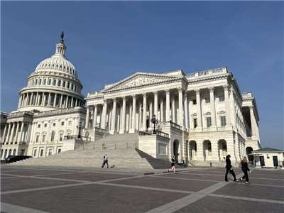 美參議員提決議案，批中共企圖改寫二戰歷史。圖為美國國會大廈。 (圖：中央社)