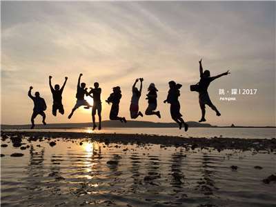 劉謦榕與青年夥伴們的雀躍 本照片轉載自劉謦榕臉書