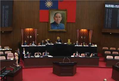 立法院26日處理藍、白各自提出的彈劾賴總統案，交全院委員會併案審查。(翻攝國會頻道)