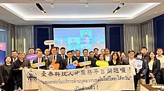 駐泰代表處2日成立「台泰科技人才服務平台」，並召開說明會，吸引相關公協會、教育機構及在泰投資台商之熱烈響應，並派員到場表達支持。
（駐泰代表處提供）
