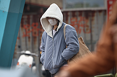 水氣漸減，今晨低溫15至18度。