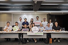 觀光署日前召開產官學會議，建構出旅行業遊程碳足跡計算指引，並以10條「凰金遊程」為例，成功計算
出遊程排碳量。（觀光署提供）