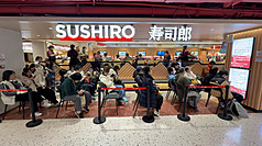 位於北京西單的日本餐飲品牌壽司郎，圖為門市的排隊人潮。
