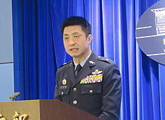 空軍司令部督察長江義誠少將10日於國防部例行記者會，說明F-16V（Block20）的自動防撞地系統將於配合鳳展專案民國117年完成的期程內，完成全機隊的安裝。

