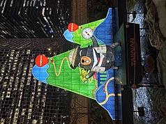 觀光署駐首爾辦事處參與2025首爾燈節，燈座設計主題由吉祥物「喔熊」帶領民眾探訪台灣山林。
（觀光署駐首爾辦事處提供）