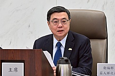 行政院長卓榮泰17日主持食安會報，要求精進屠宰場管理、加速豬隻溯源數位化，以及持續加速建置「問題產品下架回收資訊平台」。（行政院提供）