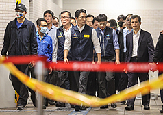 北捷台北車站與中山站附近19日發生隨機傷人事件，台北市長蔣萬安（前中）表示，經查犯嫌為民國87年次男性，已造成9人受傷，其中4人重傷。 (圖：中央社)