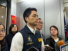 27歲張文19日在台北捷運台北車站周邊隨機傷人，57歲余姓男子為制止而傷重不治。台北市長蔣萬安（前）20日表示，余男19日在台北車站M7出口附近見義勇為，將從寬從優給予撫卹及賠償，目前確定會有500萬元補償金。