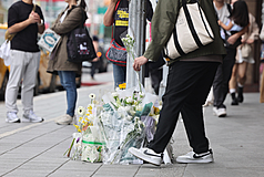 台北車站及中山商圈於19日發生攻擊事件。圖為民眾獻花哀悼。