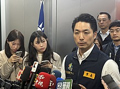 台北市長蔣萬安（前右）。