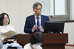 立法院經濟委員會22日審查農民退休儲金條例部分條文修正草案，農業部長陳駿季（後右）列席並接受立委質詢。