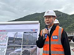 0923花蓮馬太鞍溪堰塞湖潰決，巨量土石流瞬間沖毀台9線馬太鞍溪橋，災後重建全速展開，交通部規劃3階段搶修，交通部長陳世凱22日宣布，鋼便橋提前於115年元旦通車。