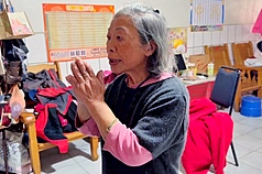 27歲張文19日在台北捷運台北車站周邊隨機傷人，設籍於桃園市的余家昶為制止而傷重不治。余媽媽22日表示，余家昶救了很多人她很安慰，但身為母親，失去兒子令她難過心都碎了。
