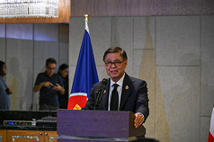 柬埔寨今天(22日)再度指控泰國對其發動空襲。而就在數小時前，泰國外長希哈薩(圖)才宣布泰柬兩國達成共識，將在本週舉行會談以平息邊境衝突。
（泰國外交部提供）
