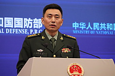 中國國防部25日舉辦例行記者會，發言人張曉剛回
應中外媒體記者的提問。