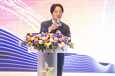 總統賴清德25日下午出席桃園國際機場第3航廈北登機廊廳啟用典禮，致詞時再度呼籲，請在野黨和執政黨能共同合作，立法院能夠儘速審議中央政府總預算案與國防特別預算案。