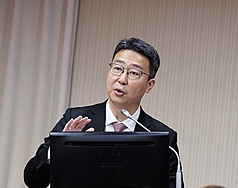 共軍宣布29日起環台軍演。交通部長陳世凱29日在立法院詢答表示，正在盤點航運跟空運的替代航
路，相關因應措施都正在盤點當中，盤點完成後，會再對外說明，希望可以把影響降到最低。