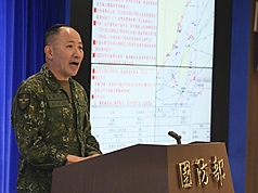 PD
共軍環台軍演　國防部情次室說明（1）
國防部29日下午舉行臨時記者會，情報參謀次長室次
長謝日升中將說明，中共在上午7時30分對台實施針
對性軍演，執行海空戰備警巡、奪取綜合制權及要港
要域封控、外線立體懾阻等課目。
中央社記者徐肇昌攝　114年12月29日

