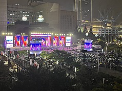 「台北最High新年城–2026跨年晚會」31日晚間登
場，但天公不作美，而在台北大巨蛋蔡依林同步開唱
加持下，台北捷運統計至晚間8時，全線總運量仍較
去年跨年平均運量增約4.4萬人次。
