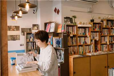 獨立書店「日榮本屋」打造自家書房的溫馨閱讀空間