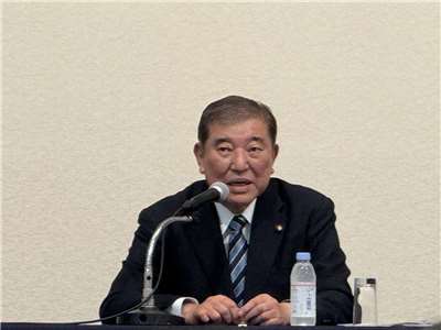 日本前首相石破茂以「戰後80週年的省思」為題發表演講，他避談最近日中關係的風波，反倒是以自身經驗提供在場賓客反思。(鄭仲嵐攝)