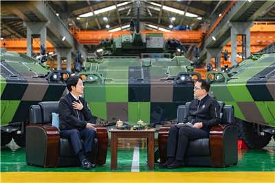 賴清德總統日前接受媒體專訪，專訪場景選在位於南投集集的國防部軍備局生產製造中心第209廠。(總統府提供)