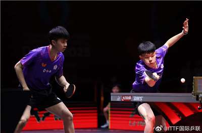 桌球混合團體世界盃，林昀儒(左) 和高承睿男雙組合不敵韓國隊。資料照片。(ITTF)