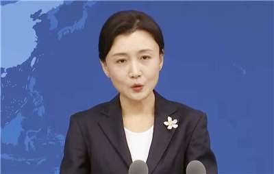 中國大陸國台辦3日重申舊調，表示反對台美任何形式的官方往來。圖為發言人張晗資料照。(翻攝國台辦記者會直播)
