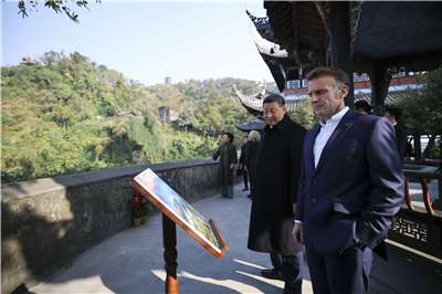 中國國家主席習近平5日與到訪的法國總統馬克宏(Emmanuel Macron)參訪四川省都江堰。