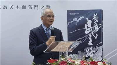 仰山文教基金會創辦人、立法院前院長游錫堃(圖)16日舉辦「台灣民主路書法集」新書發表會。（劉玉秋攝）