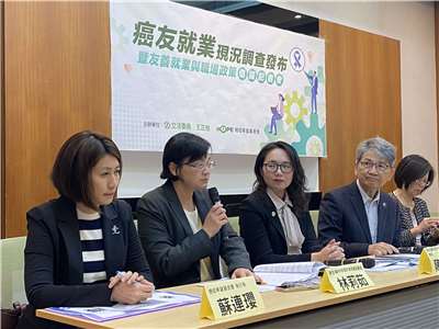 民進黨立委王正旭今天(12日)攜手癌症希望基金會於立法院舉辦「癌友就業現況調查發布暨友善就業職場政策倡議記者會」，衛福部國健署副署長林莉茹與會發言。(陳念宜 攝)