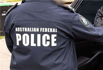 澳洲聯邦警察署(Australian Federal Police)24日表示，已撤銷一名被控展示被禁的納粹標誌的英國公民簽證。示意圖。(翻攝Australian Federal Police臉書)