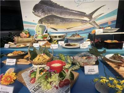 農業部17日攜國內12家餐飲及旅宿業者，推出21道以鬼頭刀為主題的特色料理。(陳林幸虹 攝)