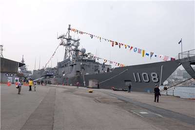 共軍對台軍演持續進行，傳出我國班超軍艦(圖)以火控雷達鎖定共艦並驅離。(資料照 : 維基百科)