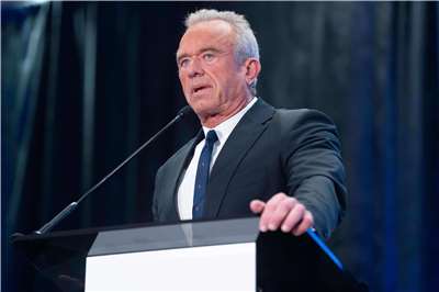 自從美國川普政府指派疫苗懷疑論者小羅勃甘迺迪(Robert F. Kennedy Jr.)擔任衛生部長以來，已對疫苗政策展開重大改革，使得醫學界的憂心與日俱增。資料照。(美聯社/達志影像)