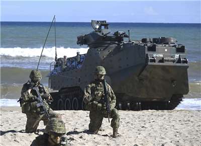 日本計畫在5年內將軍費提高2倍，達國內生產毛額(GDP)佔比的2%，2026年度預算將是這項計畫的第四年。圖為日本自衛隊兩棲快速部署旅。