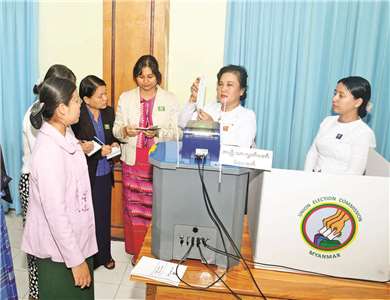 緬甸28日舉行3階段全國選舉的第一階段投票。 (圖:緬甸資訊部)