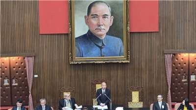 立法院會今天(26日)處理藍、白各自提出的彈劾賴總統案，交全院委員會併案審查 。（劉玉秋攝）