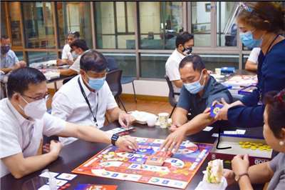 旨在提高應變能力的桌遊「災難大師」，正在扮演協助菲律賓年輕一輩提升防災準備的推手。(FB@Master of Disaster)