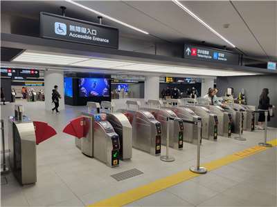 台北車站19日發生民眾丟擲煙霧彈事件，造成1人受傷送醫。(資料照/饒辰書 攝)