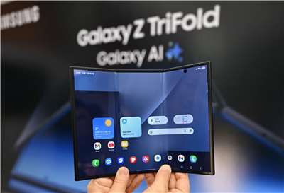 三星電子發表首款三摺疊螢幕手機Galaxy Z TriFold