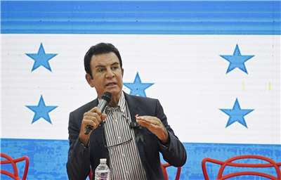 宏都拉斯大選開票，自由黨(Liberal Party)總統候選人、納斯拉亞(Salvador Nasralla)(圖)暫時微幅領先。資料照片。  