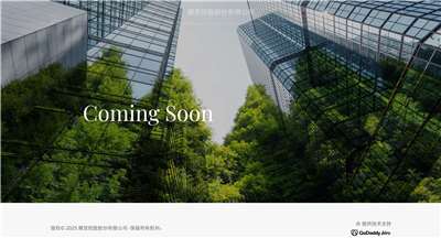 順昱控股公司官網將有關首家旗艦店門市預計12月登場、顯示瑞幸咖啡麋鹿標誌與「Luckin Coffee」字樣的菜單頁面通通下架，僅剩「Coming Soon」頁面。(翻攝順昱控股官網)