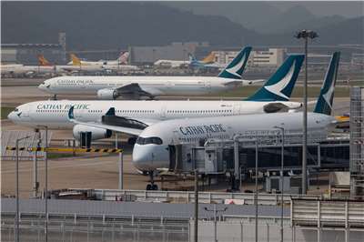香港赤臘角機場停機坪上的國泰航空班機。示意圖(路透社/達志影像)