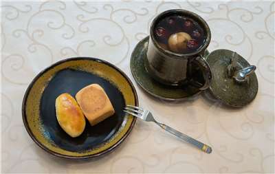 國政茶敘茶點鳳梨酥、花蓮薯配紅棗茶。 (圖:總統府)