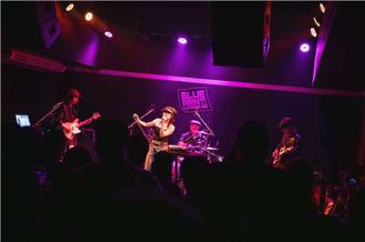 台灣音樂人Andr 與「我是機車少女」5日晚間於泰國曼谷 Blueprint Live House演出 。