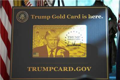 美國總統川普(Donald Trump)政府10日正式啟動「川普金卡」(Trump Gold Card)簽證項目，在高昂的收費下提供途徑，讓非美國公民能夠快速獲得在美國生活的許可。