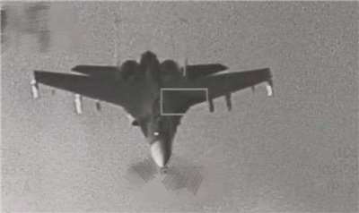 中國29日上午無預警發動環台軍演，國防部29日公布F-16戰機監控中共殲16戰機畫面。(國防部提供)