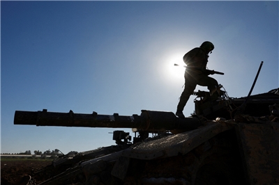為擺脫對美國軍備的依賴，以色列斥資1100億美元發展自主武器產業。圖為以色列軍隊。(路透社/達志影像)