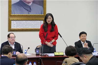 共軍接連兩日舉行環台軍演，引發全球關注。國民黨主席鄭麗文今天(31日)在中常會喊話中國不要軍事相向，並希望民進黨政府接受九二共識、反對台獨。(趙婉淳 攝)